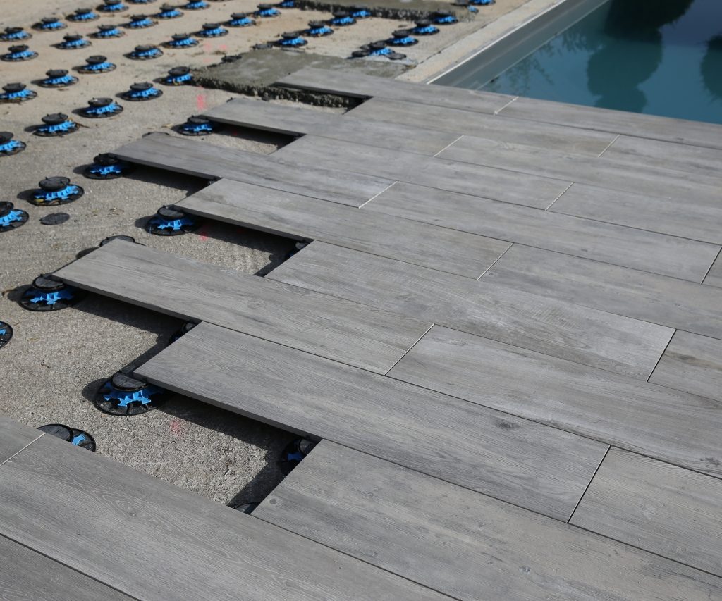 Terrasse en grès cérame sur plot : transformation réussie à Eguisheim