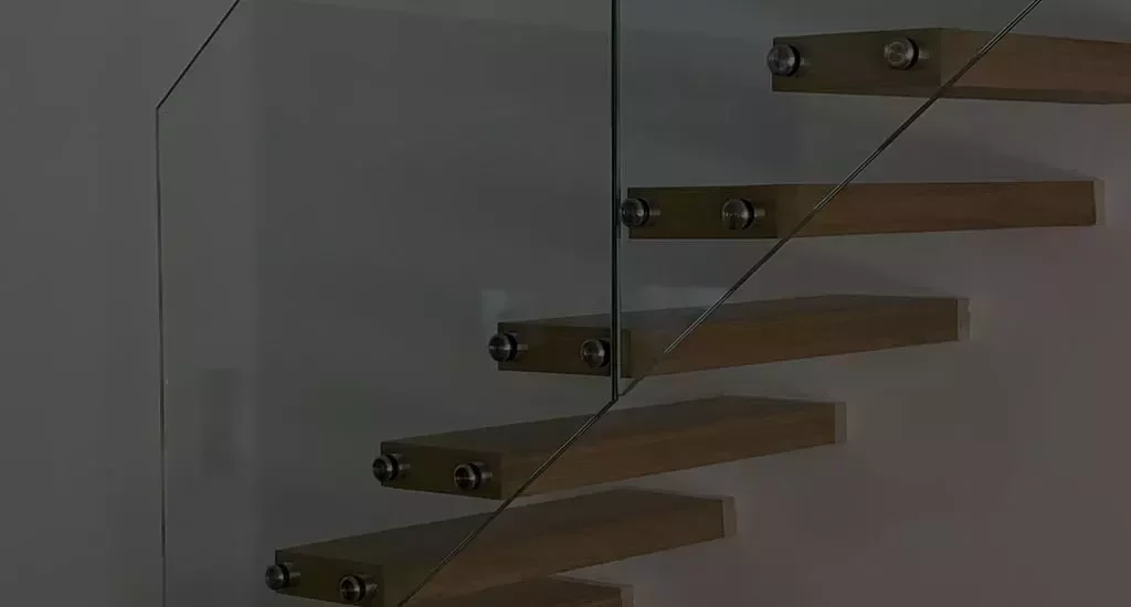 Escalier suspendu à Mulhouse pour un design moderne et épuré
