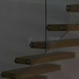 Escalier suspendu à Mulhouse pour un design moderne et épuré
