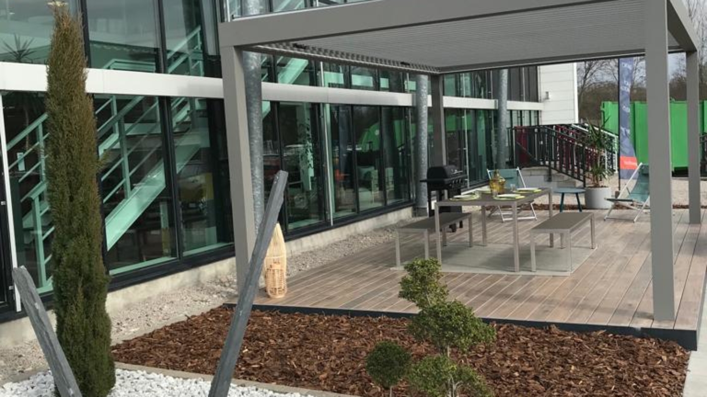Terrasse DEX sur sol stabilisé avec revêtement Dex et bandeau aluminium