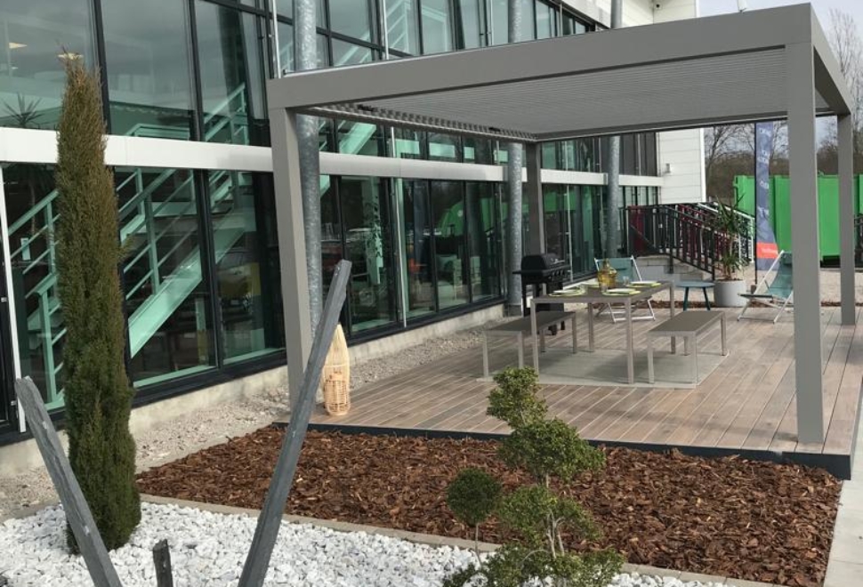 Terrasse DEX sur sol stabilisé avec revêtement Dex et bandeau aluminium