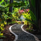 Création d'un chemin dans un jardin particulier